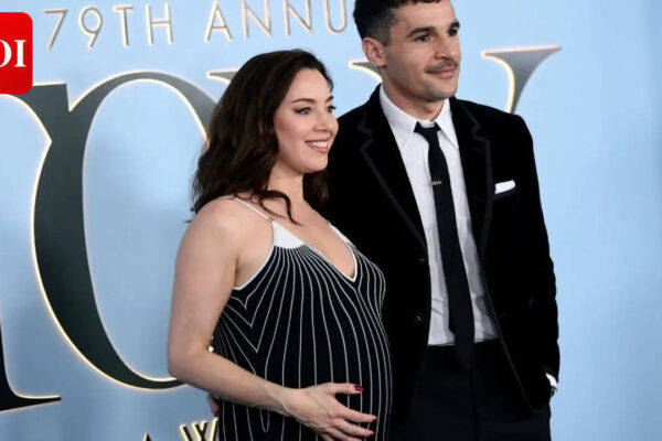 Aubrey Plaza: Aubrey Plaza Shows Off Baby Bump with Chris Abbott at 2026 Tony Awards |