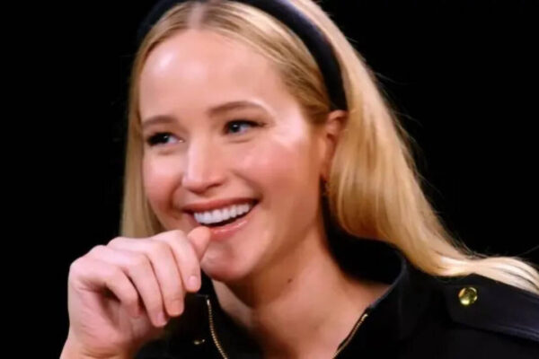Jennifer Lawrence Quotes: Quote of the day by Jennifer Lawrence: ‘Just be strong……always do the right thing. It’s a lot less stressful that way’ |
