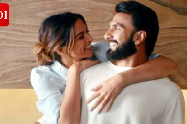 Deepika Padukone and Ranveer Singh SPOTTED at new home; actress shows off her growing baby bump - PICS |