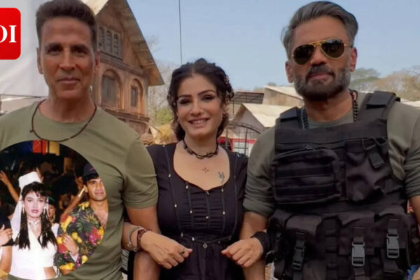 Welcome To The Jungle: Raveena Tandon's 'Mohra' reunion moment with Akshay Kumar and Suniel Shetty steals spotlight ahead of 'Welcome To The Jungle' trailer launch | Hindi Movie News
