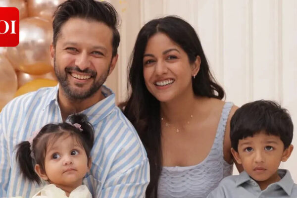 Ishita Dutta and Vatsal Sheth reveal daughter Veda's face on her first birthday; share adorable family photos | Hindi Movie News