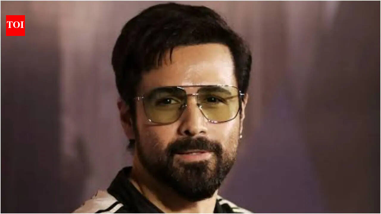 Emraan Hashmi's film shoot in Haridwar faces trouble, the 'cafe and bar' signboard triggers uproar, video goes viral |