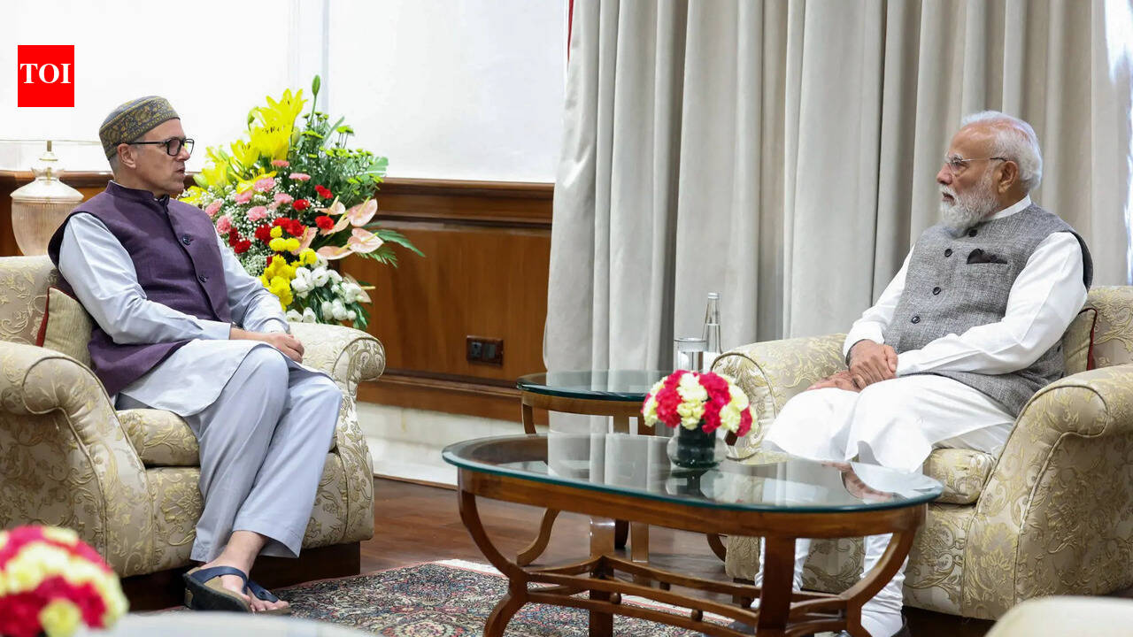 Omar Abdullah meets PM Modi, raises J&K statehood restoration | Srinagar News