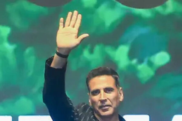 Akshay Kumar explains 'flop actor' remark in 'Welcome to the Jungle'; praises co-star Raveena Tandon for her professionalism |