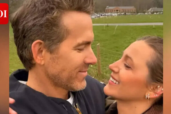 Ryan Reynolds gives Blake Lively a piggyback ride on a PDA-filled date night in New York City |