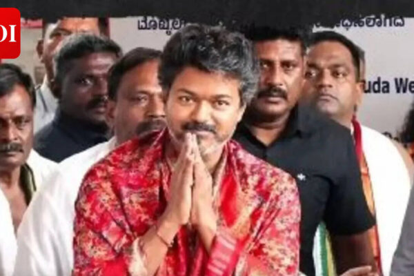 Tamil Nadu CM and actor Vijay visits Kollur Mookambika temple: Fans gather to see the actor turned political leader | Tamil Movie News