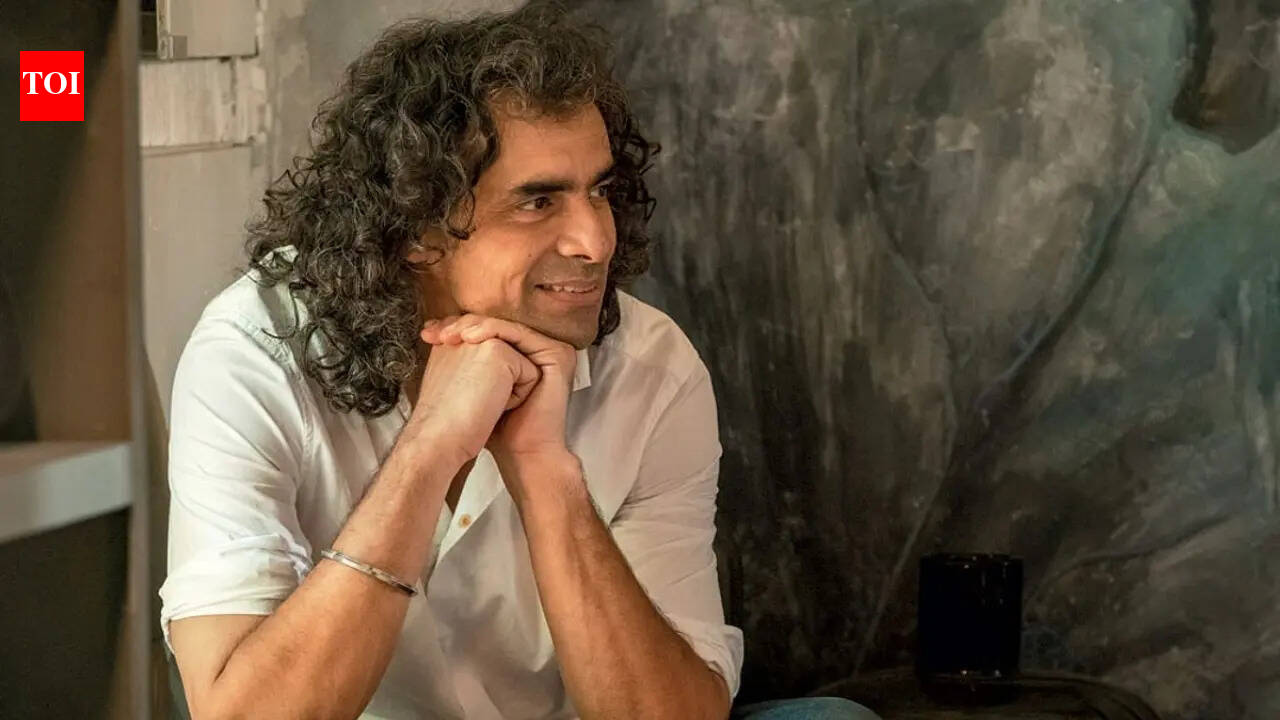 Imtiaz Ali: 'I don't have the baggage of my previous films': Imtiaz Ali clarifies not having the pressure of matching up to his cult films like 'Jab We Met', 'Rockstar' - EXCLUSIVE | Hindi Movie News