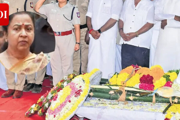 Bharathiraja Funeral: What happened at Bharathiraja’s funeral? Raadhika intervened to prevent the family rift from escalating | Tamil Movie News
