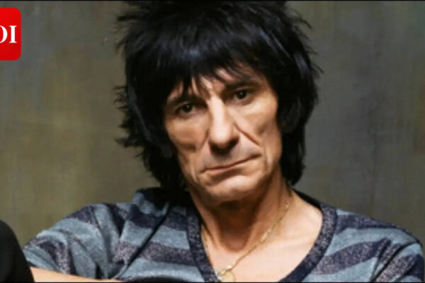 Ronnie Wood has to repaint his GBP 7 million mansion’s main door: Bright pink hue not acceptable as per authorities |