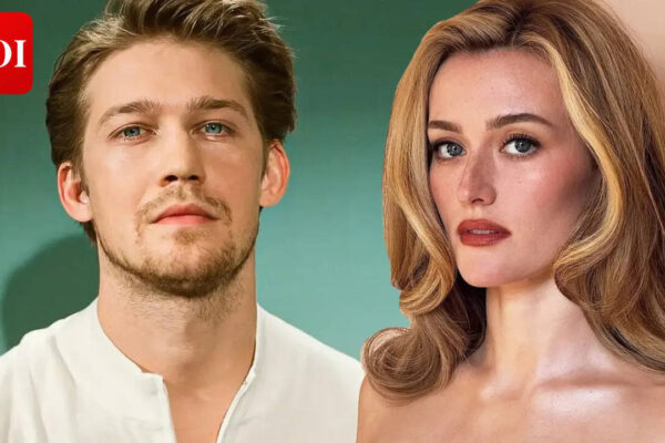 Joe Alwyn and Sarah Pidgeon are officially dating; couple spotted KISSING during New York City date - Video |
