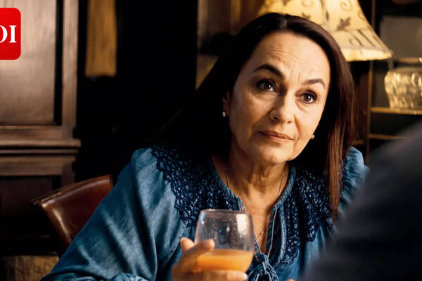 'We were already family': Soni Razdan opens up on playing mother to Karisma Kapoor in 'Brown' and how their real-life bonding made it easier