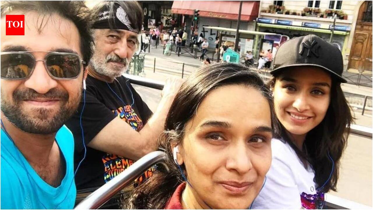 Shraddha Kapoor, Shakti Kapoor and family move out of shared home; 'Eetha' star's Juhu home is Hrithik Roshan's former rented flat | Hindi Movie News