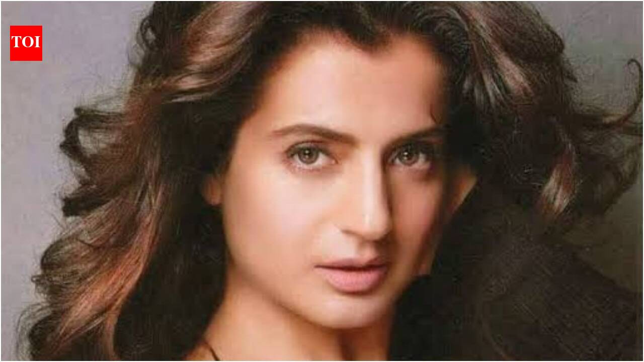 Ameesha Patel on why audiences can never forget iconic characters as 'Gadar' clocks 25 years: 'You still love Shah Rukh Khan as Raj, Kajol as Simran, Madhuri as the 'Dhak Dhak' girl' |