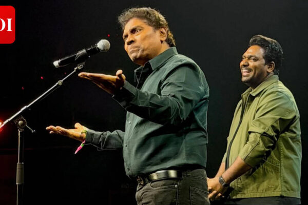 Zakir Khan: 'We all walk the path he paved': Zakir Khan bows to Johnny Lever as comedy legend makes surprise onstage appearance at Mumbai 'Papa Yaar' show | Hindi Movie News