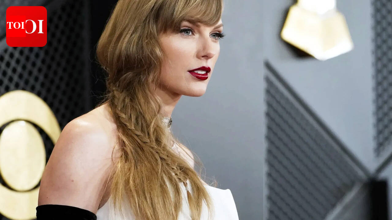 Bride-to-be Taylor Swift jets out of Rhode Island; firework display lights up sky ahead of bachelorette celebrations - PICS |