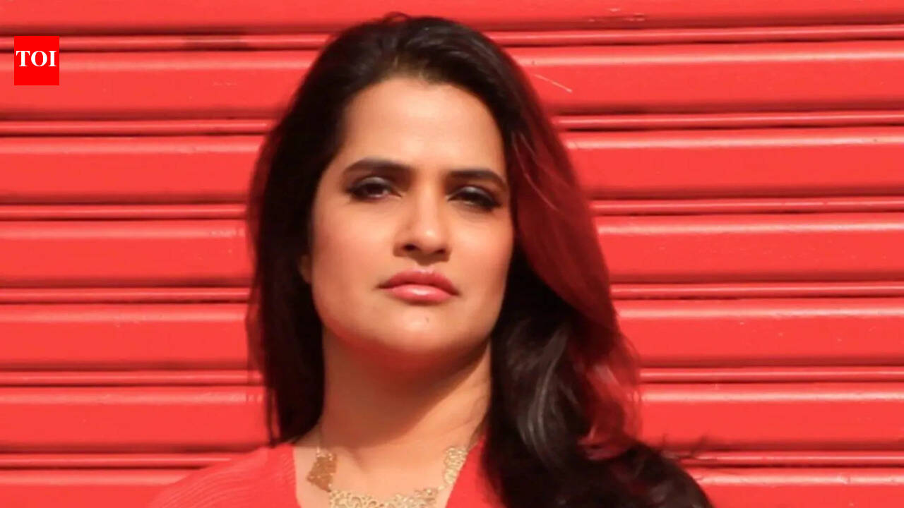 'Is man making love to himself?' : Sona Mohapatra says Bollywood heartbreak songs are 'reserved for men'; calls out gender bias | Hindi Movie News