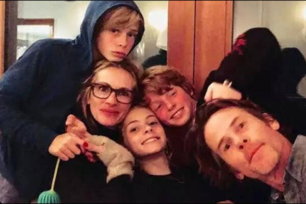 Julia Roberts hangs out with son Henry and daughter Hazel in a rare outing |