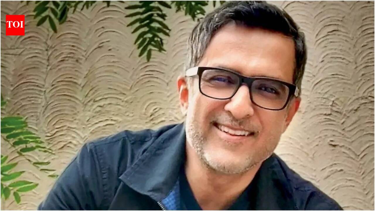 Sanjay Suri: 'The theme of displacement and search': Sanjay Suri opens up about his personal connect with 'Main Vaapas Aaunga' | Hindi Movie News