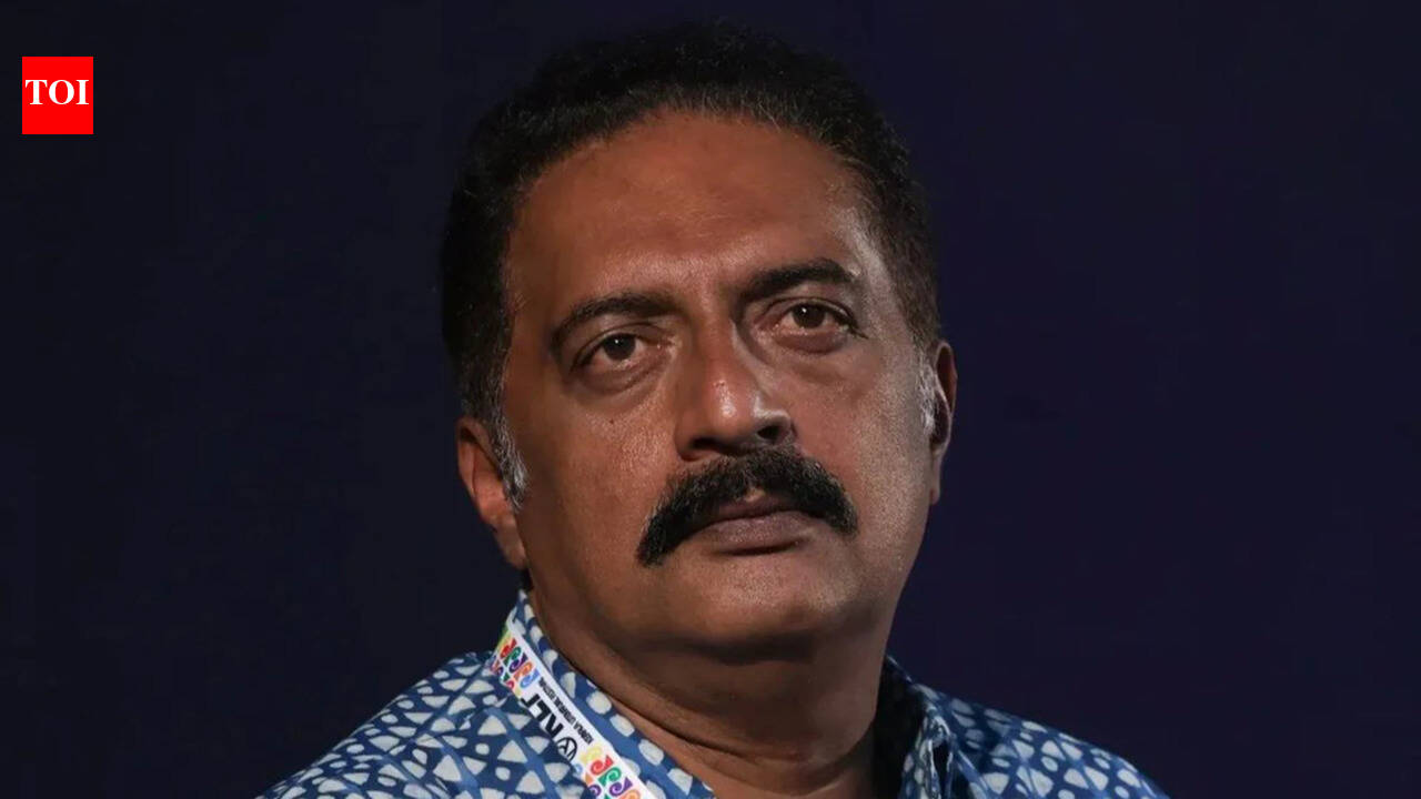 Prakash Raj: When Prakash Raj mocked ‘Dhurandhar 2’ and took swipe at Allu Arjun, Mahesh Babu and Jr NTR: 'I am far from Dhurandhar, are you too?' | Tamil Movie News