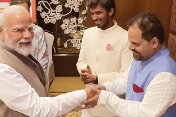 Panchayat's Binod aka Ashok Pathak recalls meeting PM Narendra Modi: 'He greeted me with 'Sun raha hai na Binod?'' |