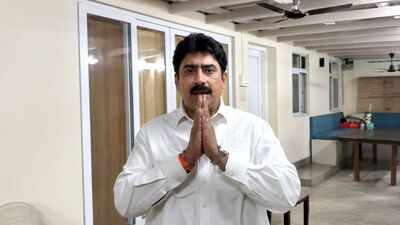 'Situation escalated': Hours after threatening journalists, Shiv Sena MP Sanjay Dina Patil apologises | India News
