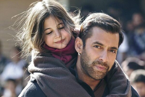 Salman Khan's co-star spit chicken in his hand 20 times during 'Bajrangi Bhaijaan' shoot: 'It's not even his own kid and he's getting..' |
