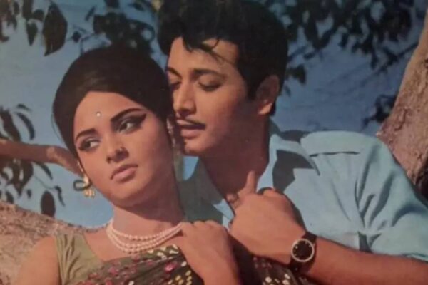 Rekha's controversial forced kiss with Biswajeet was a planned publicity stunt, claims senior journalist: 'Director ne kaha tha' | Hindi Movie News