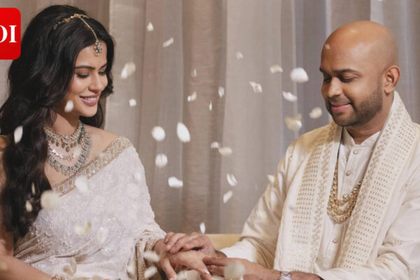 Sharmiela Mandre and Sudhan Sundaram make engagement official in Bengaluru; share HAPPY pictures |