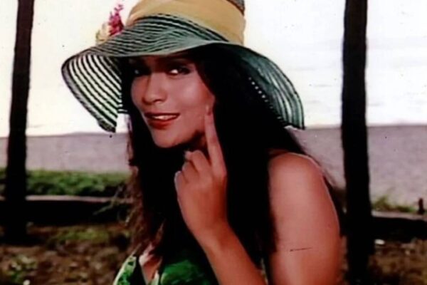 Zeenat Aman says nobody was interested in her being cerebral as she opens up on the sex symbol tag: 'They wanted more cleavage, dancing in the rains' | Hindi Movie News
