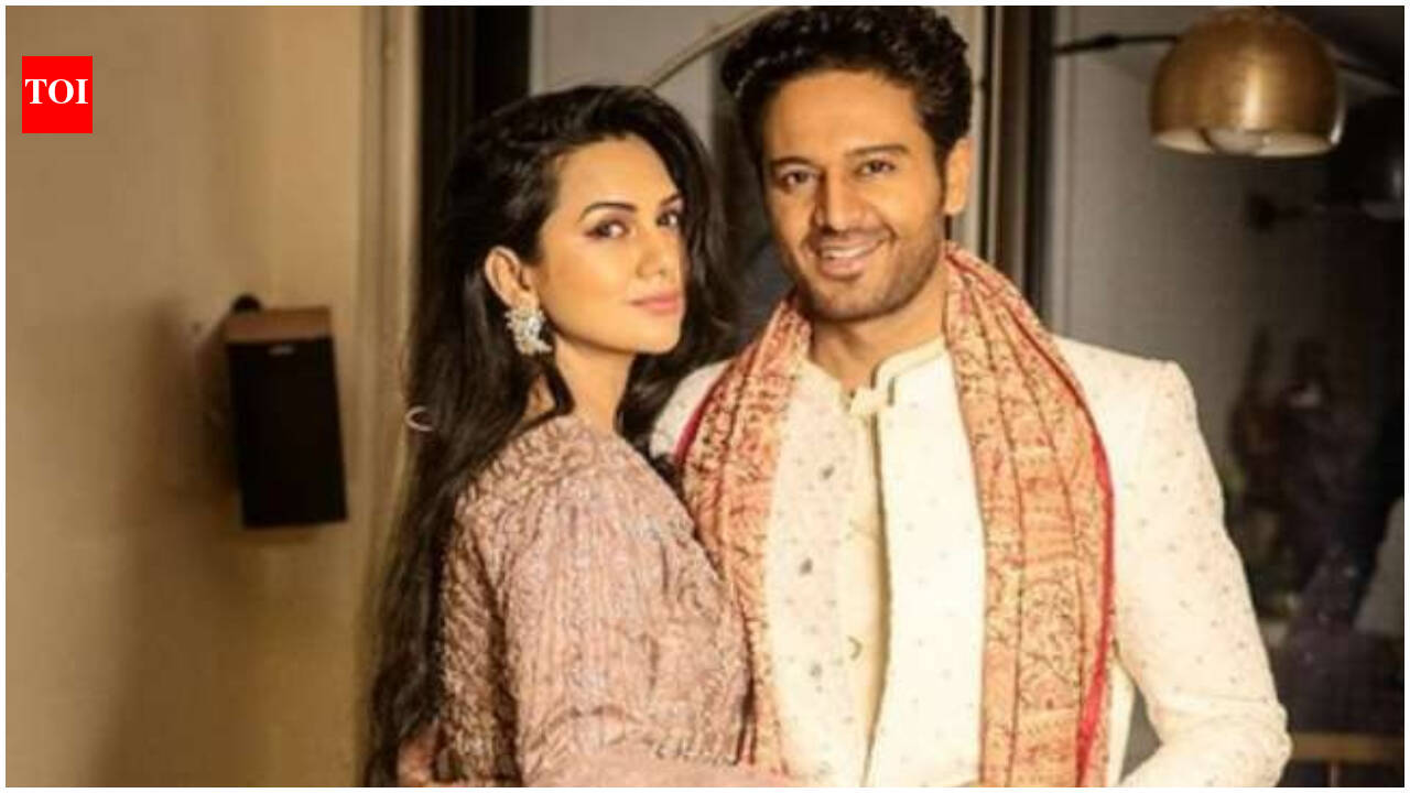 Gaurav Khanna makes his first public appearance, reacts to wife Akanksha Chamola's divorce announcement; says 'Pyaar abhi bhi utna hai, main uske saath humesha khada rahunga' |