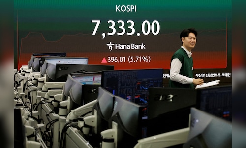 Korea's KOSPI slides and then recovers as cracks emerge in world-beating rally