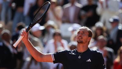 Zverev one step from a Slam first, Cobolli waits