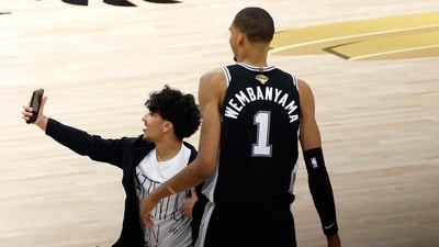 WATCH: Fan runs onto NBA Finals court to film Victor Wembanyama, security rushes in