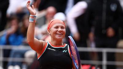 Shnaider rides the wind, Sabalenka blown aside