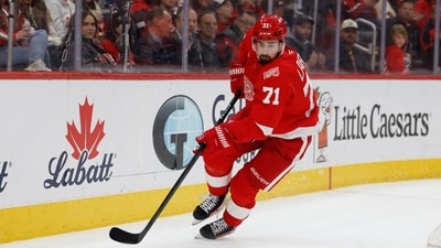 Dylan Larkin trade update: NHL reporter names perfect landing spot for Red Wings star