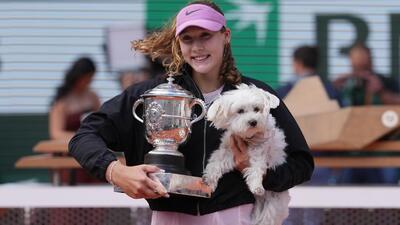 Andreeva sweeps to first Slam title on Parisian clay