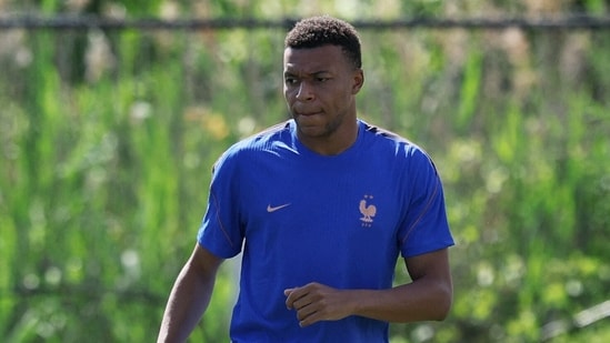 France vs Senegal World Cup 2026 LIVE Score: Kylian Mbappe returns after Qatar heartbreak as Les Bleus begin title chase
