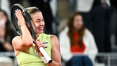 Qualifier Maja Chwalinska downs Diana Shnaide to set up French Open women's singles final against Mirra Andreeva