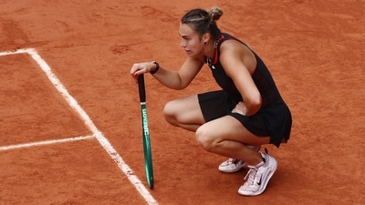 World no. 1 Aryna Sabalenka falters in French Open quarterfinal, downed 6-0 in final set to crash out in Paris