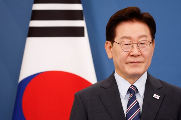 Samsung Electronics, SK Hynix to invest in two new fabrication sites in South Korea, government says
