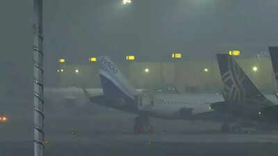 Delhi weather disrupts air traffic: 13 flights go around, 11 diverted to other airports | Delhi News