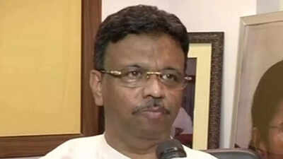 ‘He wanted dignified exit’: Firhad Hakim resigns as Kolkata mayor, TMC says Mamata Banerjee 'permitted' him to step aside | India News