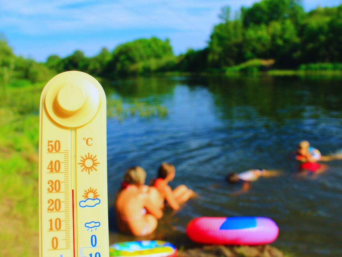 Paris heatwave alert: Extreme heat forces early closure of Eiffel Tower, Louvre; what travellers need to know |