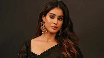 Janhvi Kapoor: 'Peddi' Controversy: Janhvi Kapoor's alleged chats mention Sreeleela; 'They’ll say close up and put camera on your..., cant trust ' | Hindi Movie News