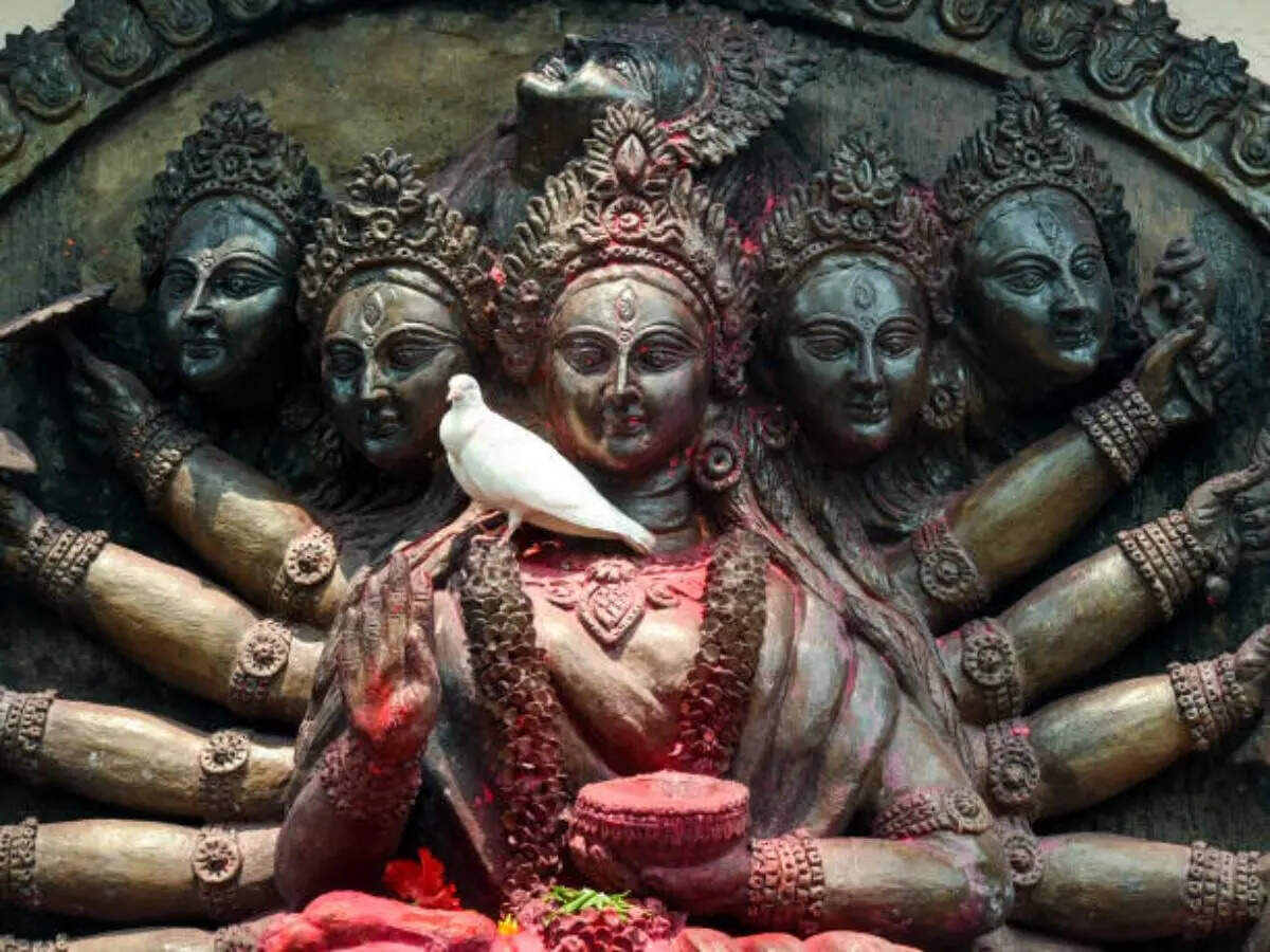 Kamakhya Temple Experience: "She secretly cut my hair while I was shopping": A chilling experience near Kamakhya Temple and why I felt it was ominous