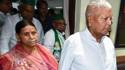 Bihar government withdraws Lalu Yadav, Rabri Devi's Z-plus security cover | India News