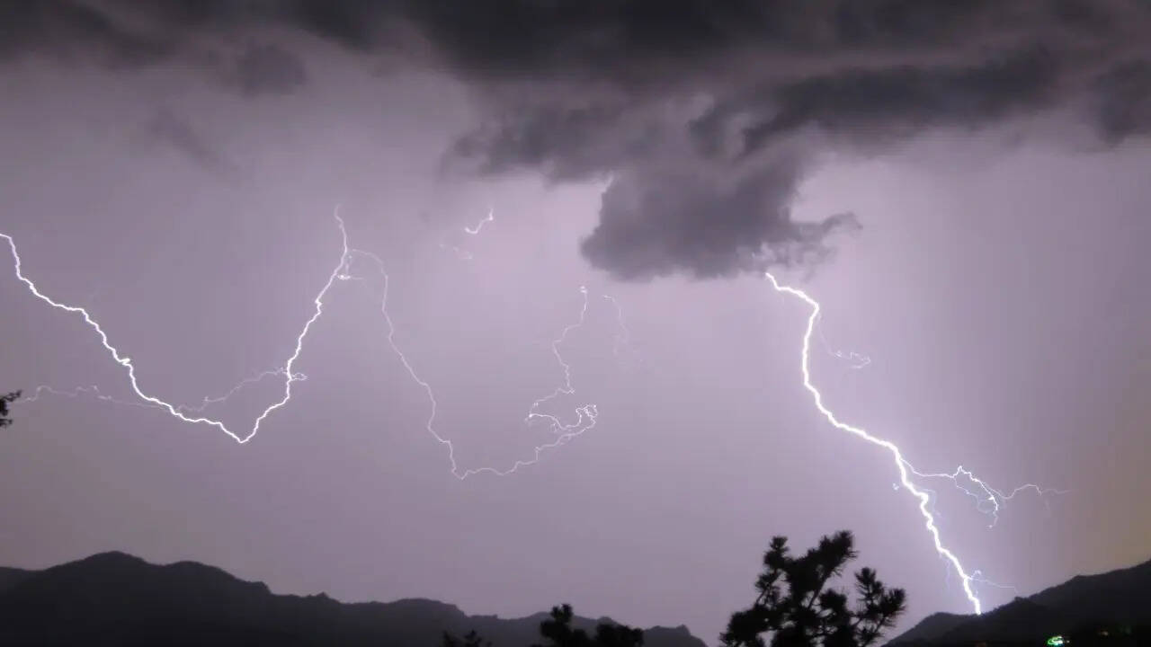 “Chandrashila ka trek band ho chuka hai, aaplog zabardasti na karen”; local priests request tourists not to undertake the trek after deadly lightning incidents |