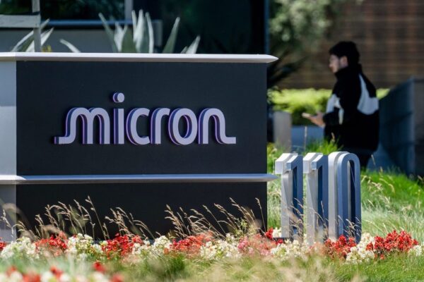 Micron shares surge 18% as blockbuster forecast reignites AI trade