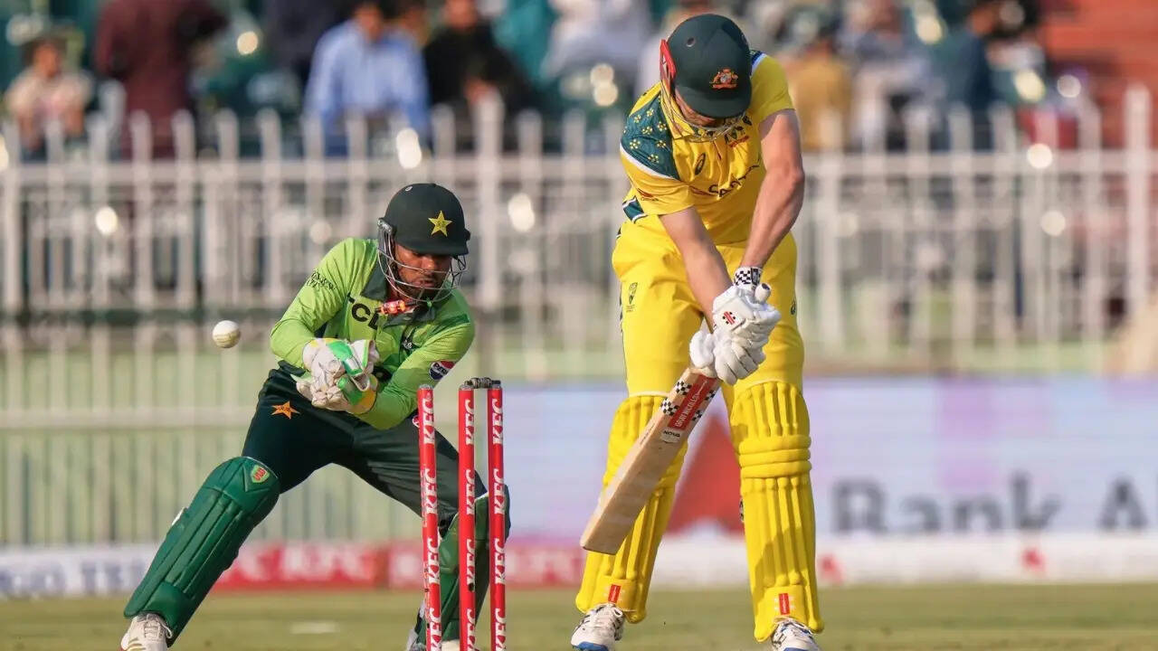 Australia 10/1 in 1.2 Overs | PAK vs AUS Live Score, 2nd ODI: Australia eye big total after being put in to bat