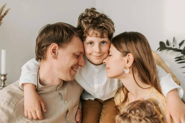 8 parenting habits that help kids become independent thinkers